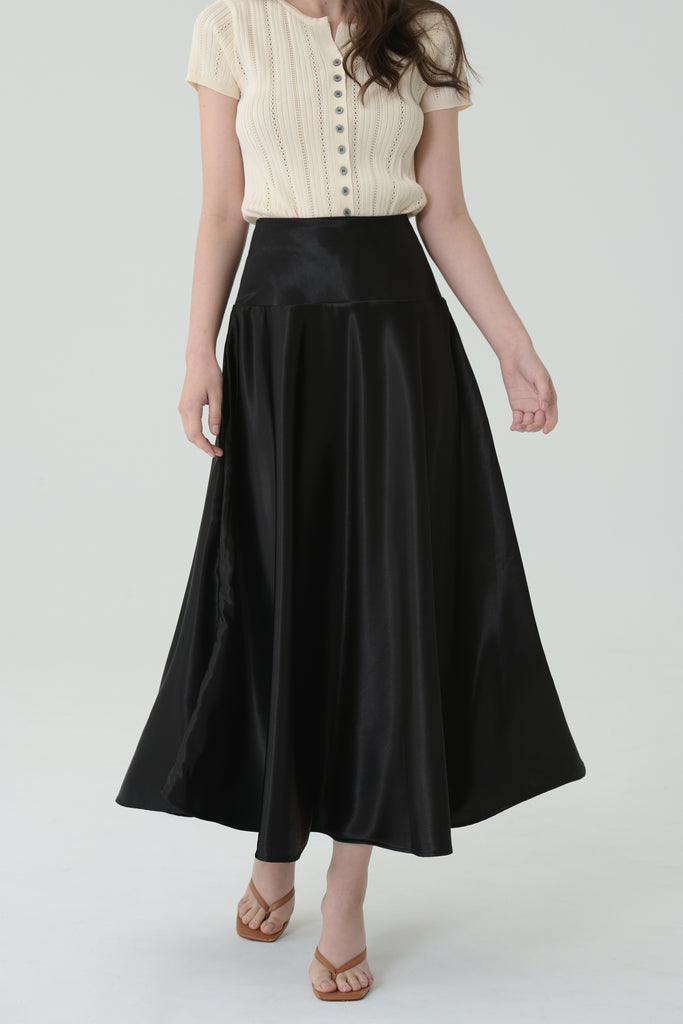 Champagne satin skirt in black