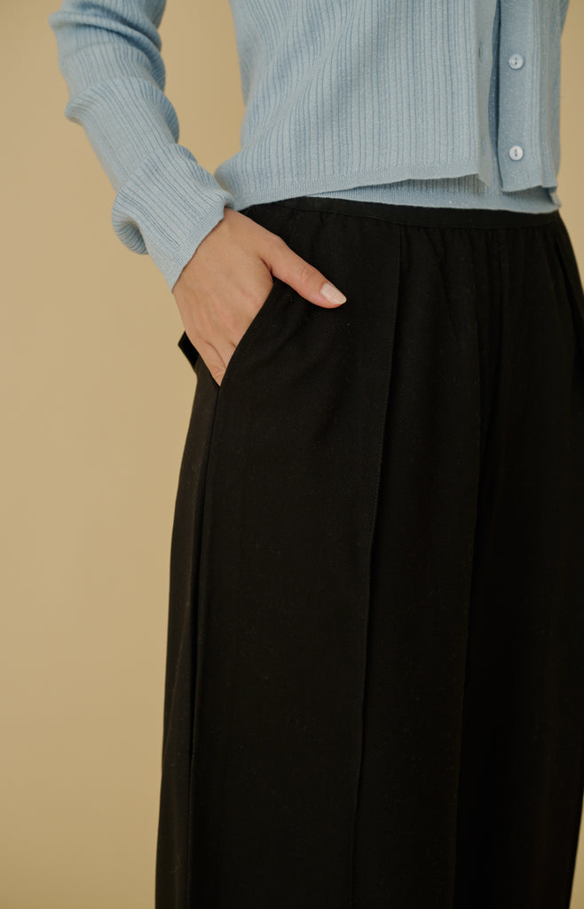 Wool blend elastic waist pants in black
