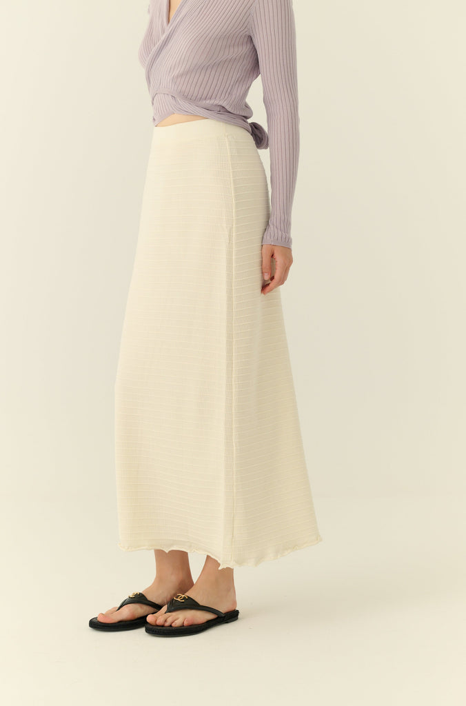 Sandy’s fav cooling knit skirt in white