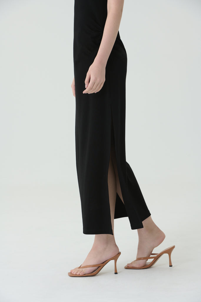 Midnight curve dress in black