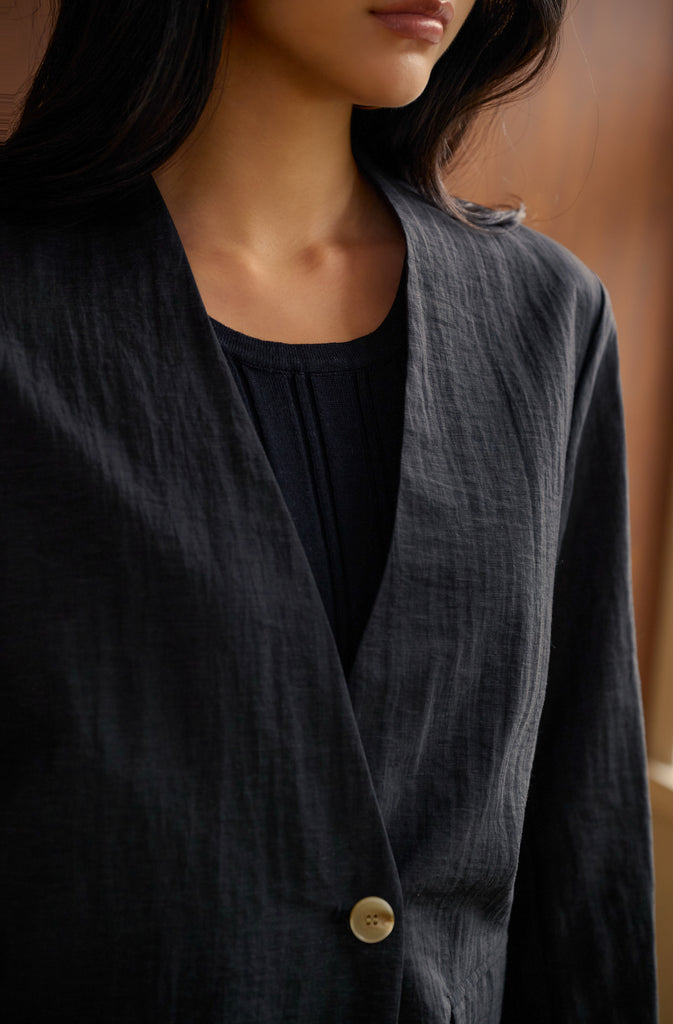 Runner up blazer in black