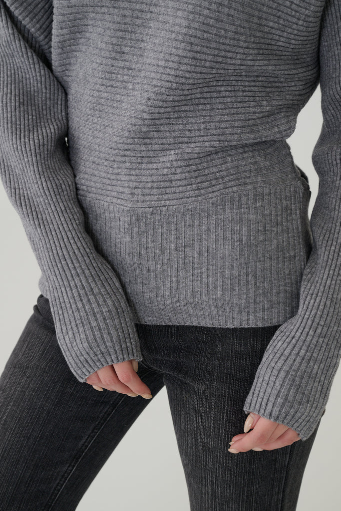 Gentle V-Neck Knit Top