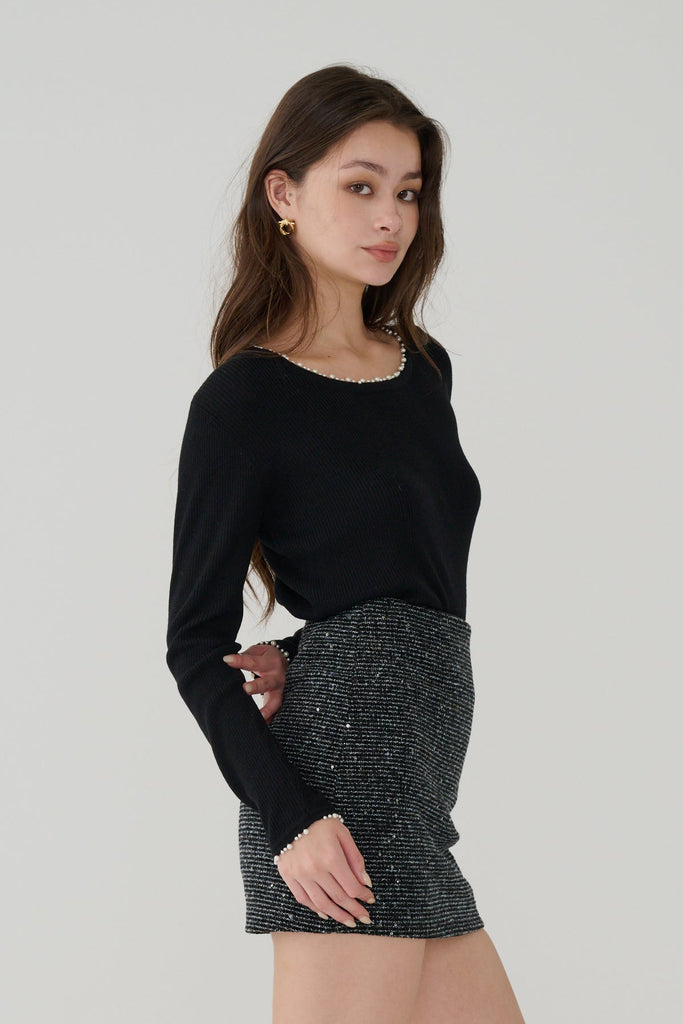Pearl-Collar Knit Top Long Sleeves in Black