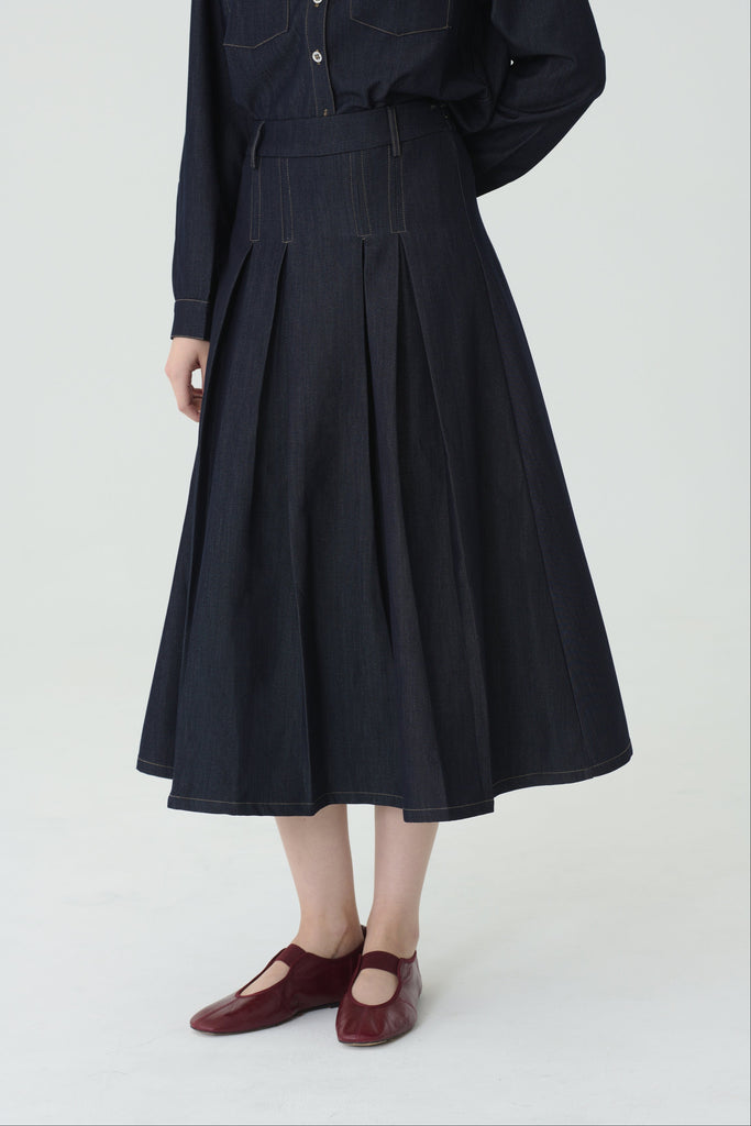 Chic lady denim long skirt in blue