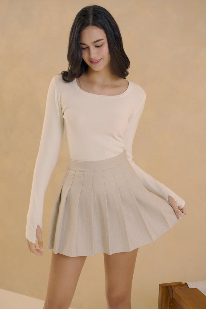 Sweet girl pleated skirt in beige