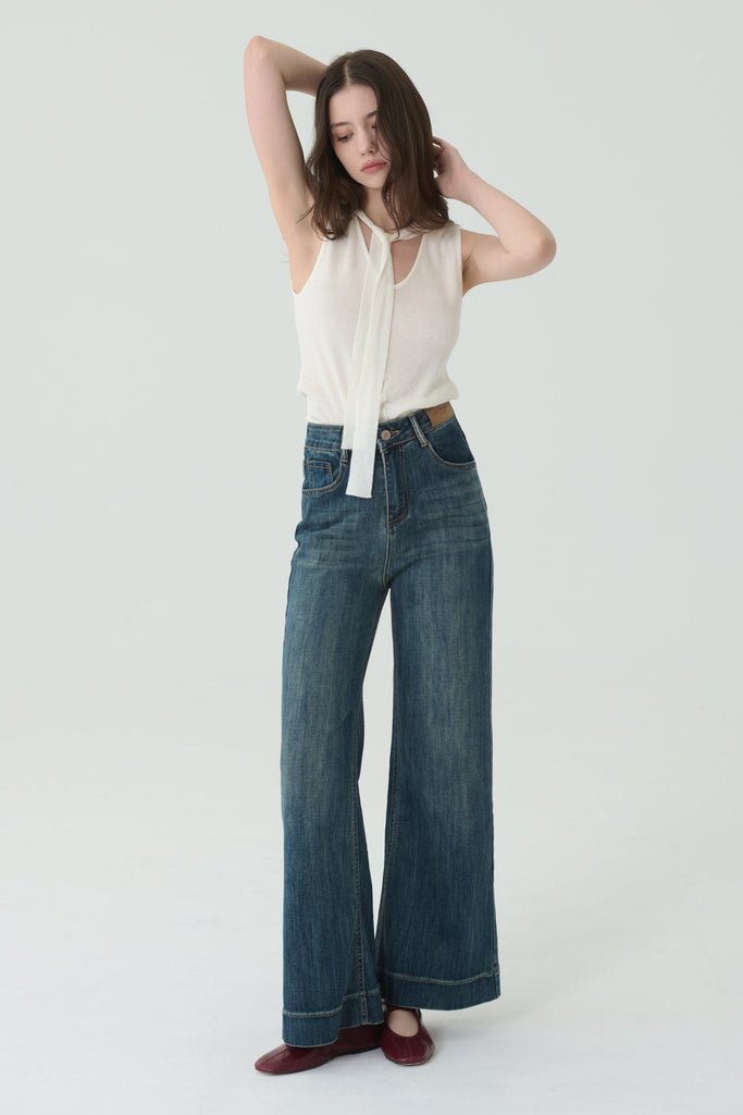 Indigo flared jeans in dark blue