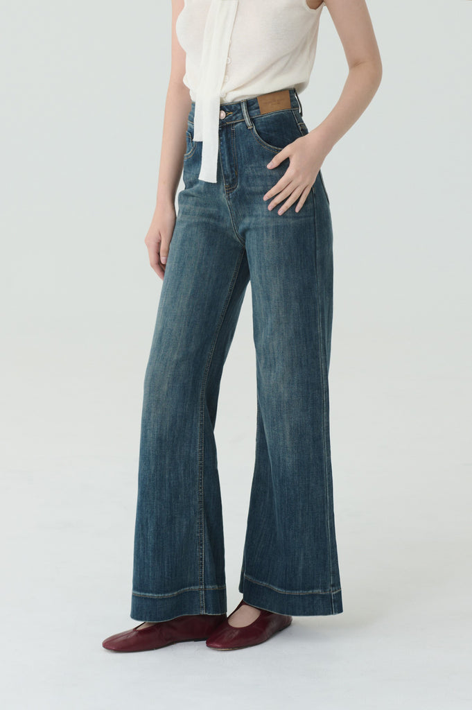 Indigo flared jeans in dark blue