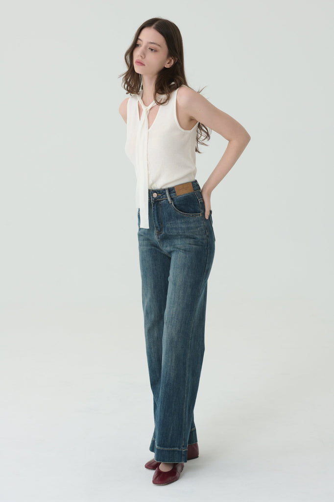 Indigo flared jeans in dark blue