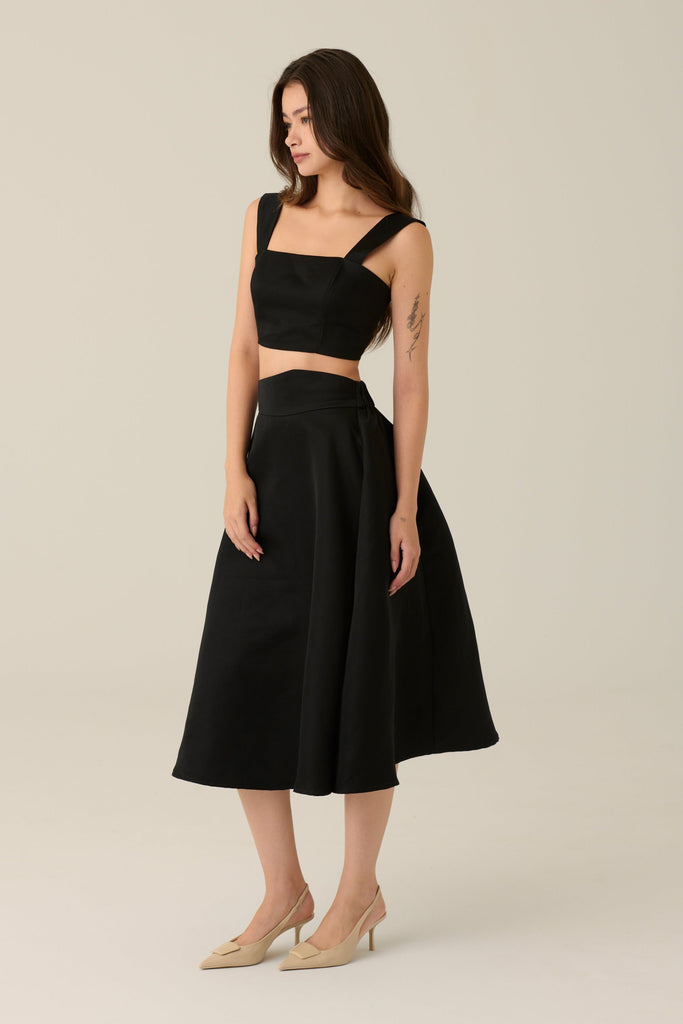 No drama satin set in black/white