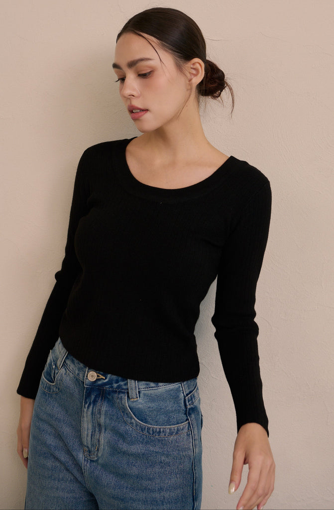 Lovely in gorgeous knit top in black