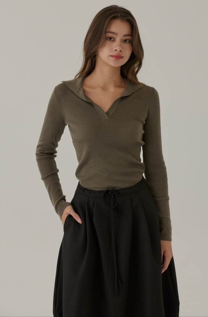 Join the meeting V neck knit top in grey