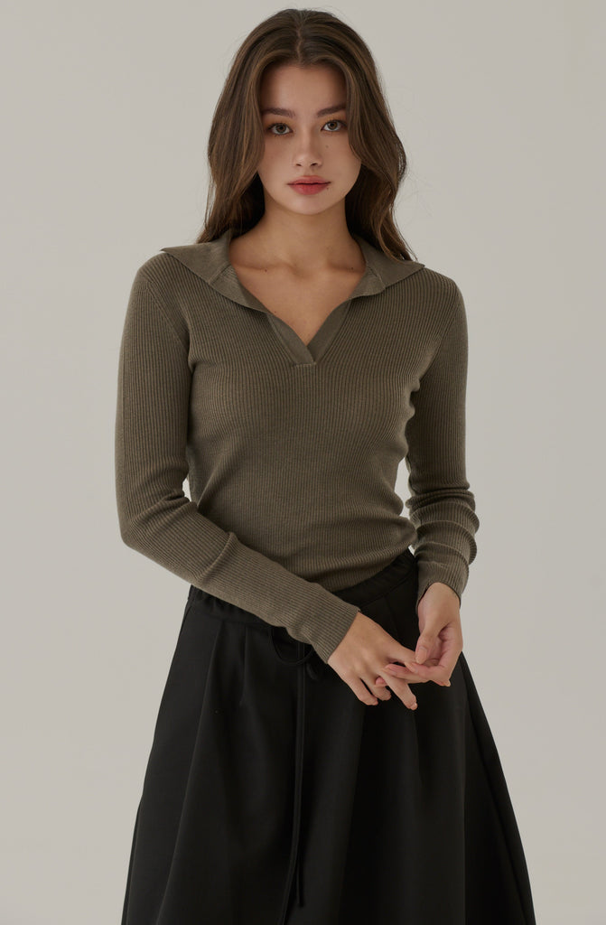 Join the meeting V neck knit top in grey