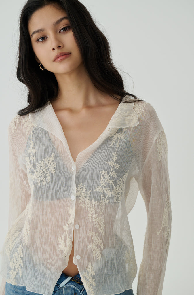 Embroidery lace top in white