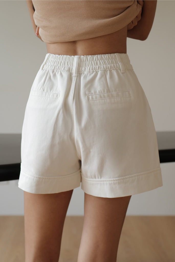 Sun daze lite short in white/navy