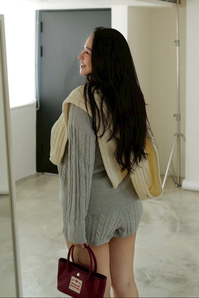 Knit cable elastic shorts