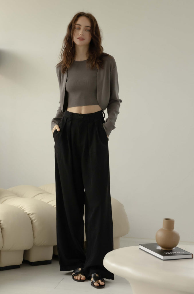 The comfiest mid waist pants in black
