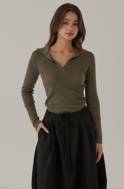 Join the meeting V neck knit top in grey